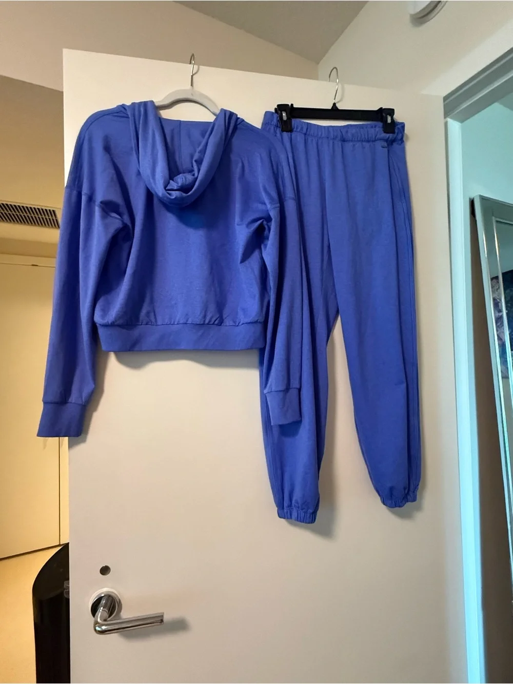 Like new vuori limited edit Zip Hoodie & Jogger Set